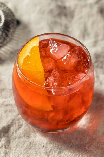 Piás Frissítő Rum Kingston Negroni Egy Narancs Szelet — Stock Fotó