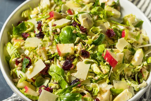 Peynirli ve soslu Sağlıklı Sonbahar Elma Salatası