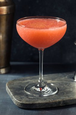 İçkili Millionares Kokteyli Burbon Absinthe ve Grenadine