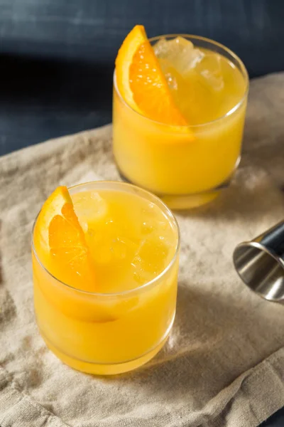 Boozy Vodka Mässing Apa Cocktail Med Apelsinjuice — Stockfoto