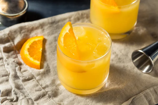 布西伏特加黄鼠猴鸡尾酒配橙汁 — 图库照片