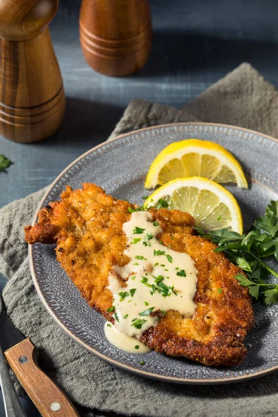 Schnitzel Frango Alemão Caseiro Com Limão Molho — Fotografia de Stock