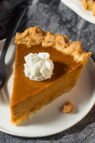 Hemlagad Hälsosam Thanksgiving Day Pumpkin Pie Med Vispgrädde — Stockfoto