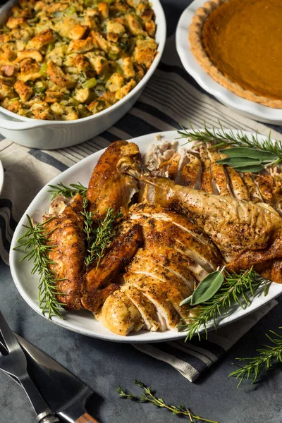 Festliches Truthahn Dinner Zum Erntedankfest Mit Gefülltem Kürbis Pie Und — Stockfoto