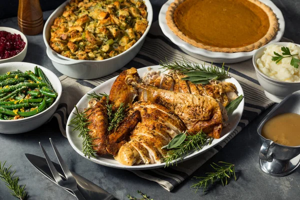 Festive Thanksgiving Day Turkey Dinner Stuffing Pumpkin Pie Potatoes — Stock Photo, Image