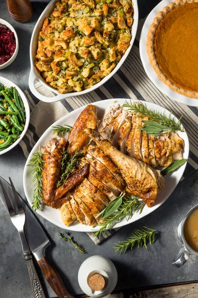 Dia Ação Graças Festivo Jantar Turquia Com Recheio Abóbora Pie — Fotografia de Stock