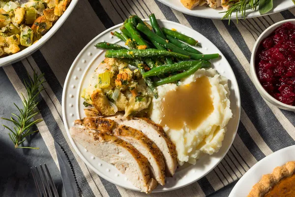 Homemade Thanksgiving Day Turkey Dinner Plate Stuffing Gravy Beans — Stock Photo, Image