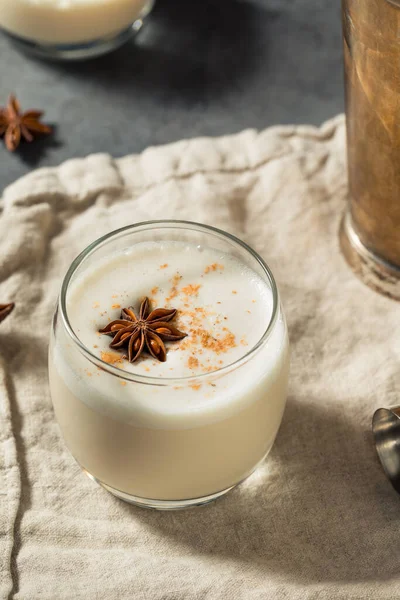 Boozy Refreshing Bourbon Milk Punch Nutmeg — Stock Photo, Image