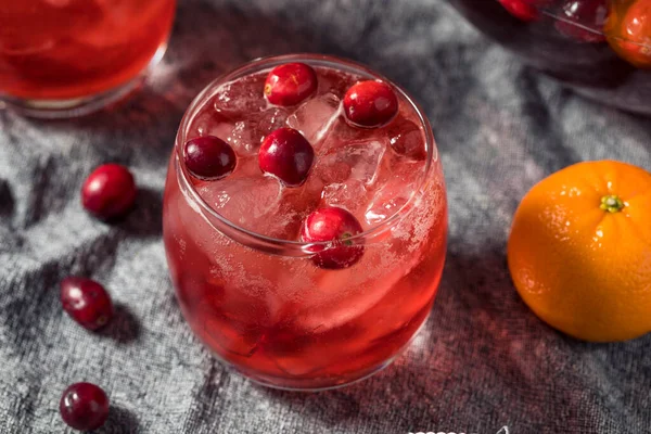Boozy Erfrischende Christmas Cranberry Punch Mit Champagner — Stockfoto