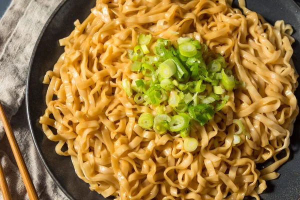 Homemade Spicy Soy Scallion Noodles Ready Eat — Stock Photo, Image