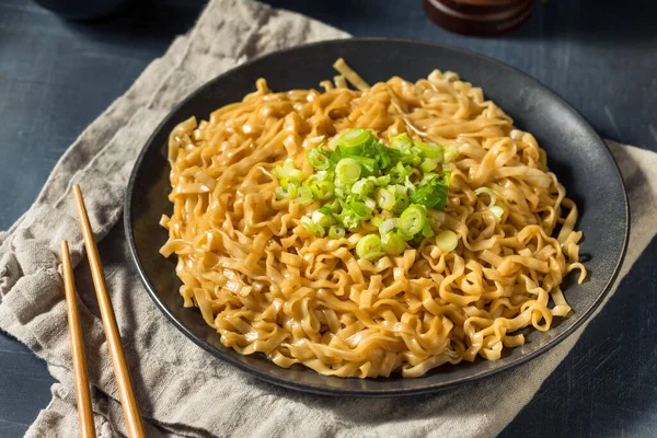 Homemade Spicy Soy Scallion Noodles Ready Eat — Stock Photo, Image