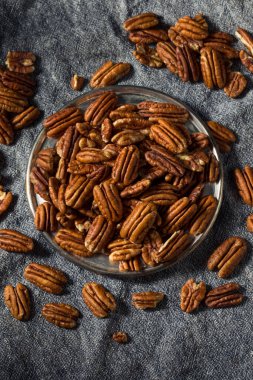 Kase içinde çiğ kahverengi Oranik Ceviz