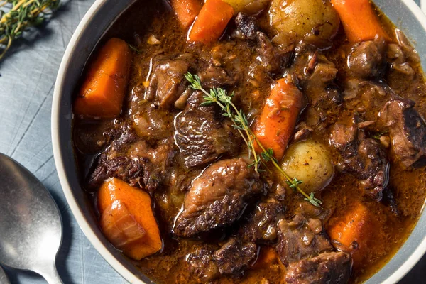 Herzhaftes Hausgemachtes Gourmet Rindfleisch Eintopf Mit Karotten Und Kartoffeln — Stockfoto