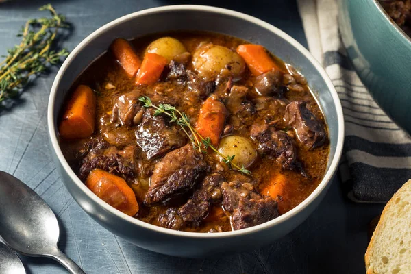 Hartig Zelfgemaakte Gourmet Rundvlees Stoofpot Met Wortels Aardappelen — Stockfoto