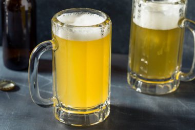 Soğuk Yenileyici Bira İçmeye Hazır Bardakta