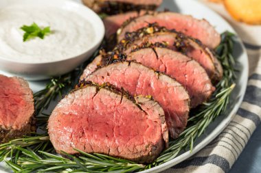 Ev yapımı Grassfed Biftek Sığır filetosu Yaban turpu ve Patates