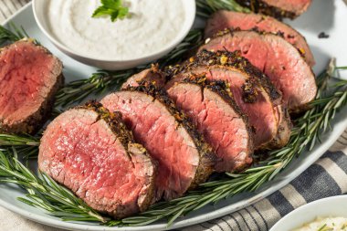 Ev yapımı Grassfed Biftek Sığır filetosu Yaban turpu ve Patates