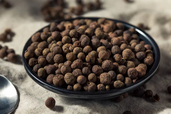 Organikus Száraz Allspice Fűszer Egy Tálban — Stock Fotó