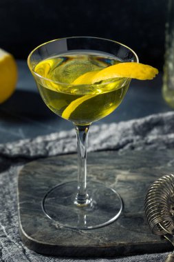 Sarhoşluk Tazeleyici Sarı Şarküteri Limon ve Cin ile Alaska Kokteyli