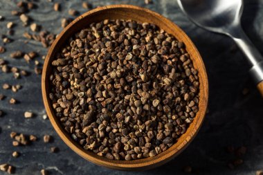 Sağlıklı Çiğ Organik Kakule Kasedeki Tohumlar