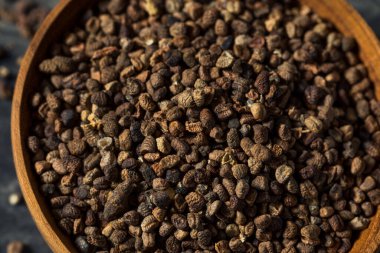 Sağlıklı Çiğ Organik Kakule Kasedeki Tohumlar