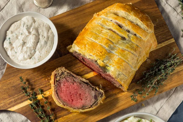 Homemade Holiday Beef Wellington Roast Mushrooms Puff Pastry — Foto Stock