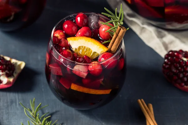 Boozy Cranberry Winter Christmas Sangria Wine Rosemary — стоковое фото