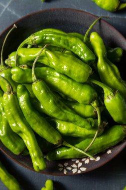 Çiğ Yeşil Organik Shashito Biberleri Pişirmeye Hazır