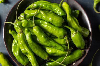 Çiğ Yeşil Organik Shashito Biberleri Pişirmeye Hazır