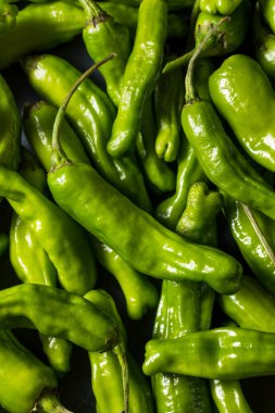 Çiğ Yeşil Organik Shashito Biberleri Pişirmeye Hazır