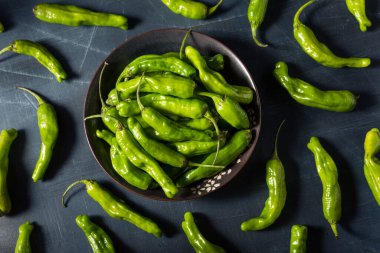 Çiğ Yeşil Organik Shashito Biberleri Pişirmeye Hazır