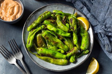 Kavrulmuş Shishito Biberli Tuz ve Biber.