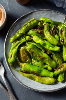 Kavrulmuş Shishito Biberli Tuz ve Biber.