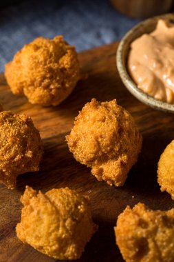 Kızarmış Güneyli Soslu Huppies.