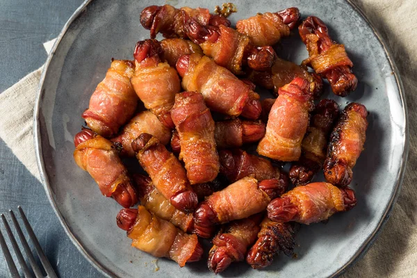 Homemade Bacon Pigs Blanket Served Appetizer — Stock Photo, Image