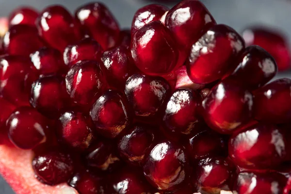 Raw Red Organic Pomegranate Seeds Ready Eat — Stock Photo, Image