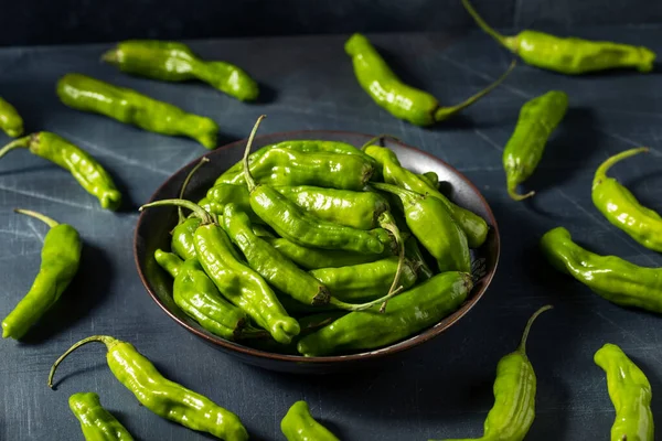 Çiğ Yeşil Organik Shashito Biberleri Pişirmeye Hazır