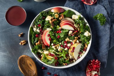 Kale 'li ev yapımı sonbahar nar elma salatası.