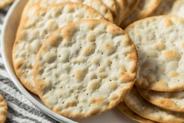 Sağlıklı Yuvarlak Masa Suyu Krakerleri Tuzlu