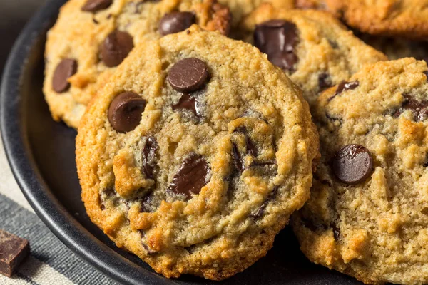 Hausgemachte Tahini Chocolate Chip Cookies Mit Meersalz — Stockfoto