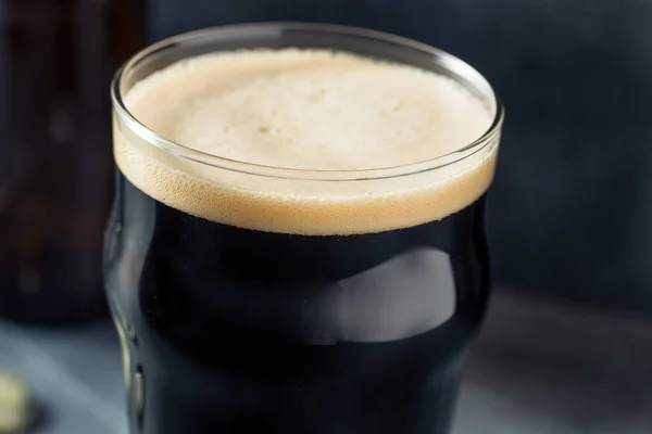 Refrescante Cerveza Stout Irlandesa Fría Vaso Cerveza — Foto de Stock