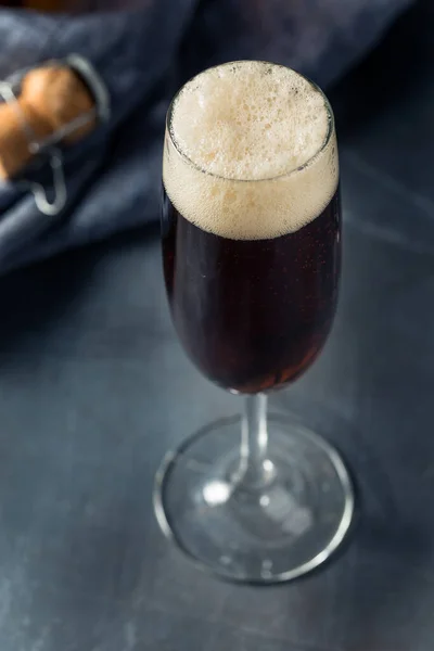 Verfrissende Cold Black Velvet Cocktail Met Stout Champagne — Stockfoto