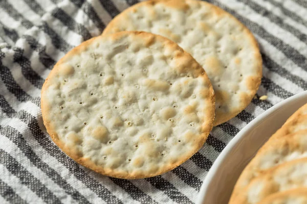 Galletas Agua Mesa Redonda Saludable Con Sal —  Fotos de Stock