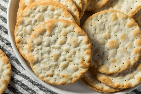 Galletas Agua Mesa Redonda Saludable Con Sal —  Fotos de Stock