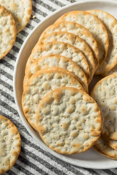 Galletas Agua Mesa Redonda Saludable Con Sal —  Fotos de Stock