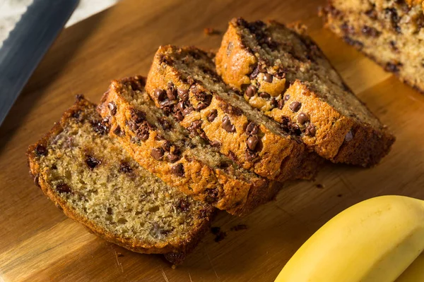 Hausgemachtes Bananenbrot Mit Schokoladensplittern — Stockfoto