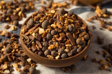 Çiğ Organik Düşünme Baharatları Kasede