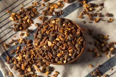 Çiğ Organik Düşünme Baharatları Kasede