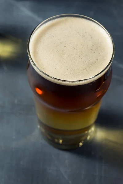 Kall Uppfriskande Snakebite Cider Och Stout Cocktail Ett Glas — Stockfoto