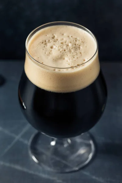 Koud Verfrissend Irish Stout Beer Een Glas — Stockfoto